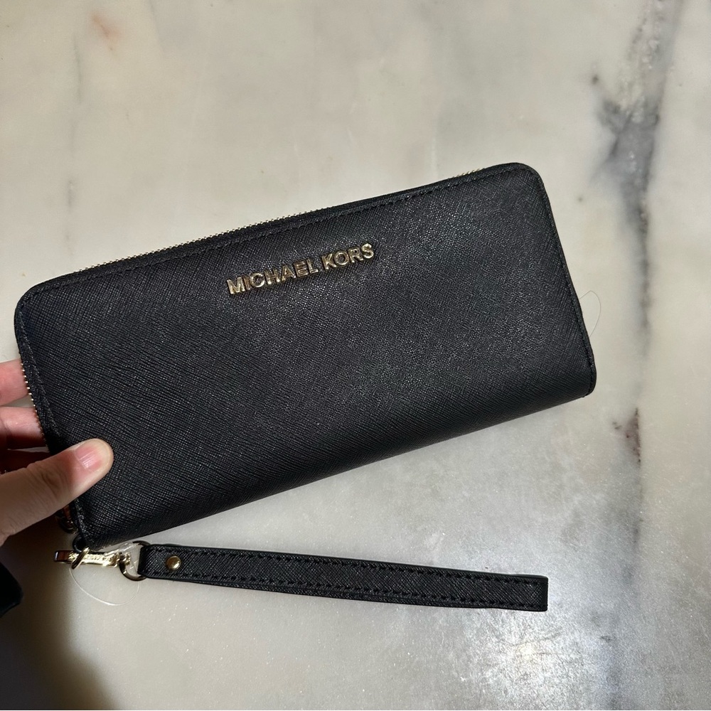 Michael Kors Jet Set Travel Wristlet/ Long Wallet